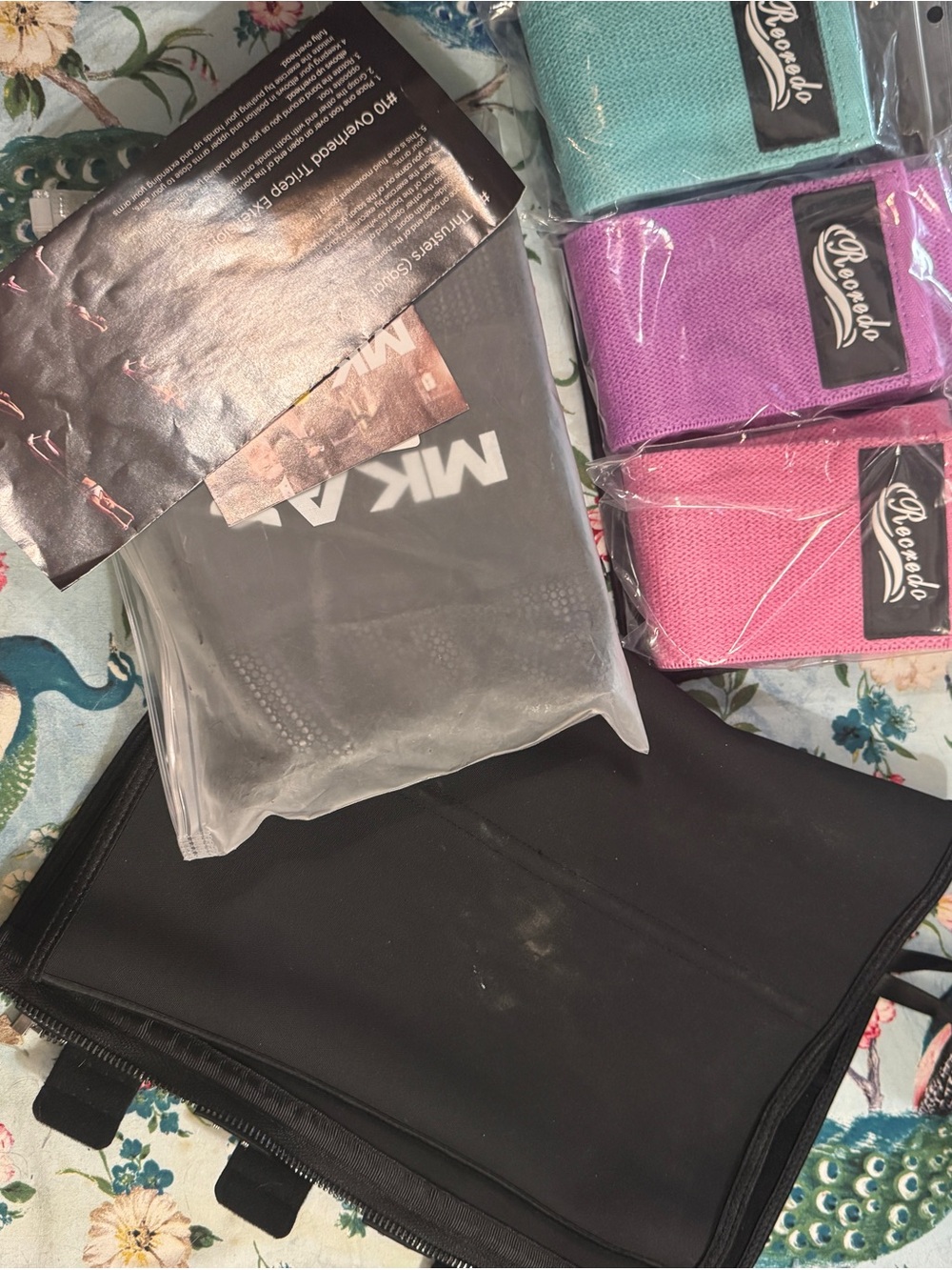 Workout waist trainer and bands